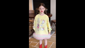 AY141🌸 เดรสเด็กผู้หญิง Hello Kitty สีเหลืองพาสเทล แขนยาว แต่งขนฟูชายกระโปรง พร้อมลูกปอมปอมสุดน่ารัก