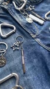 (4) Gantungan kunci / keychain Carabiner / gantungan kunci skena / gantungan keren / gantungan bola biliard / gantungan kunci celana / carabiner / keychain / gantungan peluit / carabiner silver / gantungan kunci kekinian / gantungan kunci kalcer skena