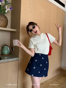 เสื้อยืดคอตั้งสไตล์จีนย้อนยุคสำหรับผู้หญิงในฤดูร้อน เสื้อแขนสั้นคอตั้งสไตล์จีนใหม่ เสื้อผ้าทำงานแบบหลวมๆ ผ้าโพลีเอสเตอร์