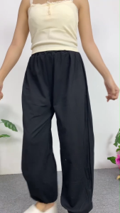 ชุดเซ็ตผู้หญิง เสื้อสายเดี่ยว + กางเกงขาจั้ม