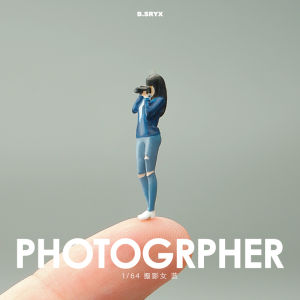 Photographer Girl 1:64 Scale Miniature Doll Model Sand Table Scene Photography Props Small Figure Collectible Display Piece