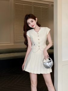 Elegant Embroidered Bee Design High Waist Short Skirt And Blouse Set with Button Detail Fashionable Polyester Blend Summer Outfit