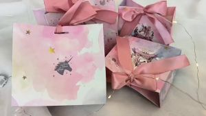 ☘️☘️สินค้าพร้อมส่ง ราคาถูก☘️☘️ กล่อง กล่องของขวัญ ทรงกระเป๋า สี่หลี่ยม ใส่ขนม ลูกอม มีหลายสี