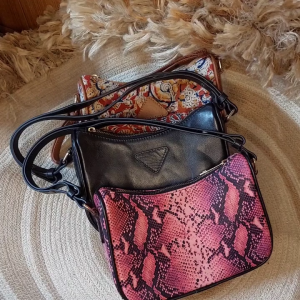 Echo friendly natural dye and leather