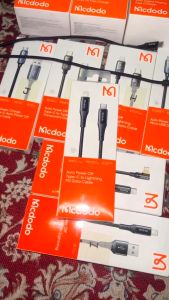 MCDODO 100% Original Mcdodo Auto Power Off Fast Charging Micro Usb / Type-C Usb / IPhOne Cable for mobile phone