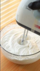 WHIP CREAM TOPPING PREMIUM 1KG / BUBUK WHIP CREAM / WHIPPED CREAM POWDER / WHIPPING CREAM TOPPING