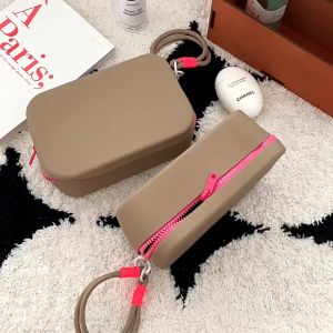 Pouch Silikon Make Up Travel Tas Kosmetik Silikon Tas Perlengkapan Mandi Travel Tahan Air Portabel Kapasitas Besar Tas Silikon Penyimpanan Desktop Perhiasan