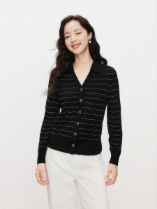 Koradior | Fine Wool V-Neck Long Sleeve Sweater