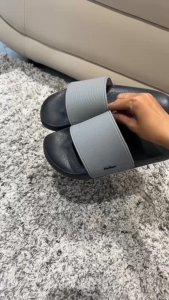 Dép nam quai ngang slipper Pathon da PVC đế PU đen quai xám Mẫu SD24