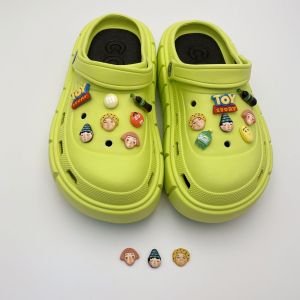 Crocs Jibbilz รองเท้าสุดเสน่ห์ชุดผลไม้ยางเรซินเครื่องประดับ DIY กราฟฟิตีหัวเข็มขัดรองเท้าที่ถอดออกได้อุดตันของตกแต่งสำหรับ Crocs