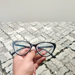 Kacamata Cat Eye Wanita Ukuran Minus Custom Sesuai Resep Lensa Photocromik Bluecromik Blueray Antiradiasi -8 -7 -6 -5 -4 -3 -2 -1