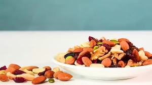 250/Can 500/Can Mixed Nuts And Fruits 7 In 1 Mix Fruit And Nut Cashew Nuts Almond Walnuts Trail