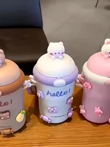 Bình Nước Giữ Nhiệt Họa Tiết Hoạt Hình Dễ Thương kèm miếng dán 3D