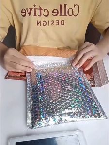 ถุงไปรษณีย์กันกระแทก ซองกันกระแทกสีโฮโลแกรม ฝามีกาว ติดเเน่น ซองกันกระแทก ซองบับเบิ้ล หลายขนาดให้เลือก (10 ใบ)