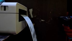 Kertas Thermal Sticker A6 100x150 mm/Kertas Barcode Roll isi 500 Lembar