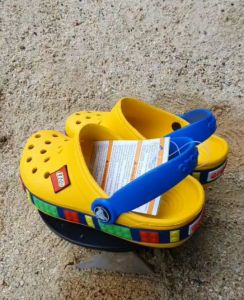 1 รองเท้า Crocs (เด็ก) Lego งานพรีเมี่ยม สีมาไหม่สวยมาก นิ่มใส่สบาย รอบ 2 รองเท้า Jibbit ซื้อ 1 รองเท้า