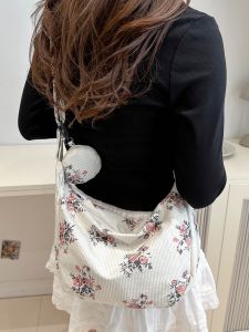 Túi Đeo Chéo Vải Canvas Họa Tiết Hoa Mùa Hè 2024 Dung Tích Lớn Túi Đựng Đồ Hình Bánh Bao Đi Làm Cho Nữ Túi Đeo Chéo Hình Yên Ngựa