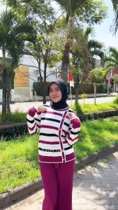 Delima Sweater Atasan Rajut Motif Stripe Kancing Kerah Bulat Lengan Panjang Wanita