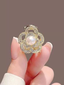 2025 New Advanced Camellia Hair Clip Womens Shark Clamp Headwear Hair Accessories Stylish Hairpin for Back of Head Bun