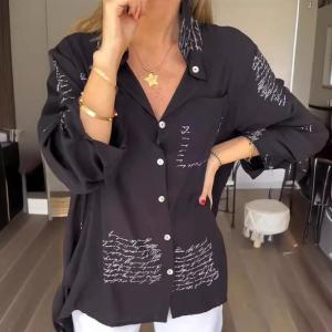 เสื้อเชิ้ตลายพิมพ์แฟชั่นสำหรับผู้หญิง ฤดูใบไม้ผลิ ปี 2024 เสื้อเชิ้ตลายพิมพ์สไตล์ใหม่ ทรงพับปลายขา แขนสั้น ผ้าโพลีเอสเตอร์