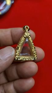 กรอบพระ ตลับพระ นางพญาจิ๋ว  F04 -  สีทอง ขนาด 16*21*5.2 mm  งานหล่อทองเหลือง ชุบไมครอนเคลือบแลคเกอร์ไฟฟ้าไม่ลอกหลุดง่าย ฝาปิดอคิลิคใส แข็งแรงไม่แตกง่าย แถม ยางรอง กับตะขอ