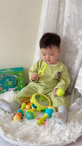 Đồ chơi trẻ em từ 0 đến 1 tuổi giáo dục sớm chuông cầm tay giáo dục trẻ sơ sinh từ 0 đến 6 tháng tuổi trẻ sơ sinh trăng tròn quà tặng cho bé