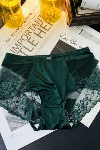 กางเกงชั้นในผ้าซาตินสีเขียวเซ็กซี่สำหรับผู้หญิง ทรงสามเหลี่ยม ความยาวปานกลาง ทรงหลวม ระบายอากาศได้ดี กางเกงชั้นในผ้าฝ้ายผสมโพลีเอสเตอร์