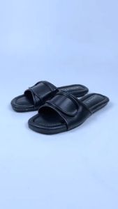 Sandal Selop Wanita Flat Gaya Kasual yang Berkelas dengan Sol Karet Anti Licin Avenlee Rein