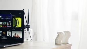 Speaker Bluetooth Desaign Stand Holder HP RGB Putar 360 M-1 - LPM