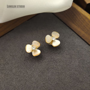 French Shell Flower Pearl Earrings Pain-Free Clip-On Fashion Elegant Small Simple Ear Jewelry No Piercing Required