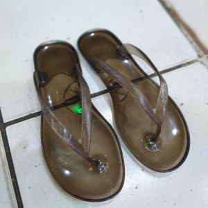 Sandal Jepit Transparan wanita/sandal kaca