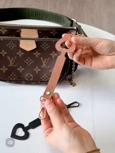 Pemegang Barang Di Hand Bag Keychain Hangs Spec Cermin Mata Bag Sunglass Leather Strap Hat Keep包包挂东西钥匙扣圈眼镜墨镜扣在包包