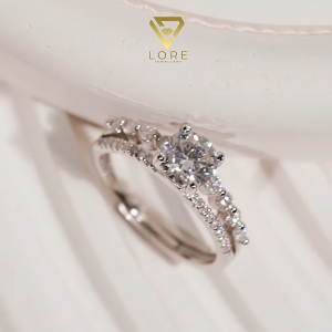 Lore Jewellery - Cincin Moissanite Lapis Emas 18K - Malika Luxury Moissanite Ring 1 Ct [GRA Certificated and After Sales Warranty]