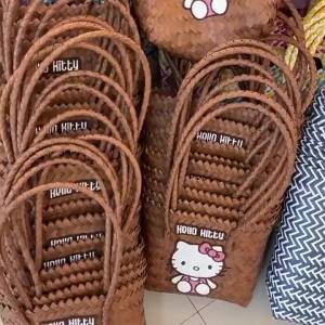 JIVIVIL กระเป๋าหิ้วผญ ถือกระเป๋าแฟชั่นtote bagกระเป๋าถือเล็กกระเป๋าทรงถังกระเป๋าสะพาย y2kกระเป๋าแฟชัน ผญกระเป๋า การ์ตูนกระเป๋าสานกระเป๋าถือสวยๆ