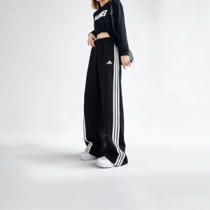adidas | กางเกงกีฬาผู้หญิงเอวกลาง Adidas สีดำ ทรงตรง ผ้าถัก ลำลอง ดีไซน์สามแถบ แฟชั่น กางเกงขายาว