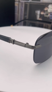 Mengemudi kacamata hitam pria logam tanpa bingkai gaya kelas atas wanita perjalanan