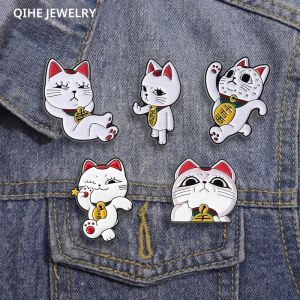 เข็มกลัดแมวเท่ๆ ลายการ์ตูนอนิเมะ แมวนำโชค กำลังวิ่ง นิ้วกลาง  1-5 ชิ้น ของขวัญเครื่องประดับ