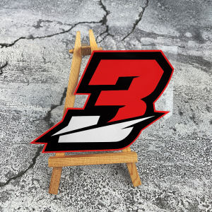 สติ๊กเกอร์ตัวเลขอาหรับสีแดง 1 ชิ้น สำหรับติดรถมอเตอร์ไซค์ กันน้ำ สำหรับตกแต่งแฟริ่งหน้ารถมอเตอร์ไซค์ สกู๊ตเตอร์ หมวกกันน็อค กล่อง  วัสดุไวนิลตกแต่ง