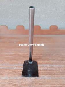 satu set cangkul mini dan garfu mini .. asli pandai besi putera daerah  tempa untuk kored kored halaman rumah atau di kebun . anti lengket .. satu set cangkul mini dan garfu mini set cangmin (cangkul mini ) Garmin (garpu mini) simple dan praktis