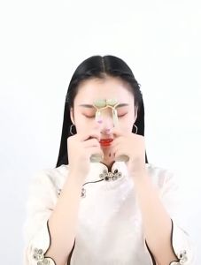 SUAKE 2 In 1 Rose Quartz Jade Roller Flower Pole Face Lifting Massager Facial Manual Massage Heart-shaped Guasha Set Anti-wrink Skin Care Tools