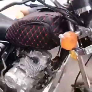 For HONDA TMX125 BARAKOBAJAJTMXSTXYTXCT Fuel Tank Protector Waterproof Leather Fuel Tank Protector Cover with Side Bag Motorcycle 125CC-150CC Universal