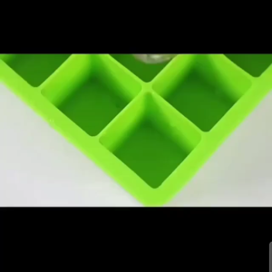 Cetakan Es Batu Silikon 24 Cube / Cetakan Es Batu Kotak / Tempat Es Batu Serbaguna