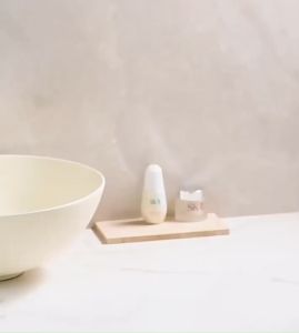 Soap storage box กล่องก็บสบู่ก้อน พร้อมกับฝาปิดขวดที่มีร่องปิดผนึกแน่น วัสดุคุณภาพดี ดีไซน์สวยงามน่าใช้งาน พร้อมที่แขวน ออกแบบมาอย่างดี Meet beauty