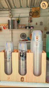 Dotsheep ที่วางแก้วกาแฟไม้ยางพารา กล่องใส่แก้วใส่ฝา ใส่หลอด​ กล่องไม้วางแก้ว​ ฝา​ ร้านขายน้ำ​ กาแฟ​