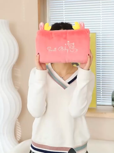 Gối Ôm Hình Thú Bông Đa Năng Kiêm Túi Giữ Ấm Tay - Gối Ngủ Trưa Văn Phòng 2025