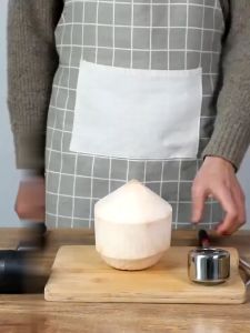 yymallที่เปิดมะพร้าว ที่ผ่ามะพร้าว ที่เจาะมะพร้าว มะพร้าว สแตนเลสพร้อมค้อนทุบ เครื่องผ่ามะพร้าวสแตนเลส Coconut bottle opener