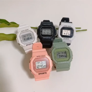 เบลล่าสีทึบนาฬิกาข้อมือ Led อิเล็กทรอนิกส์อเนกประสงค์สำหรับวัยรุ่นนักเรียนนาฬิกาหน้าปัดทรงสี่เหลี่ยมกีฬากลางแจ้งน้ำ