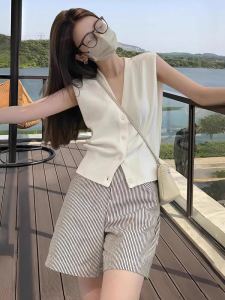 Summer Wear White Short Sleeve V Neck Knitted Cardigan Top Womens New Dopamine Niche Style Fitted Short T-shirt