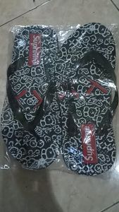 Sandal Pria Distro Sandal jepit Motif SUPREME terbaru terlaris