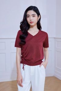 WANGGONGZHU | เสื้อยืดคอวีแขนสั้นผ้าไหมน้ำแข็งสำหรับผู้หญิงในช่วงฤดูร้อนปี 2025 ดีไซน์ใหม่ ทรงหลวม คอวี แฟชั่น เสื้อผ้าทำงานสไตล์เรียบง่าย